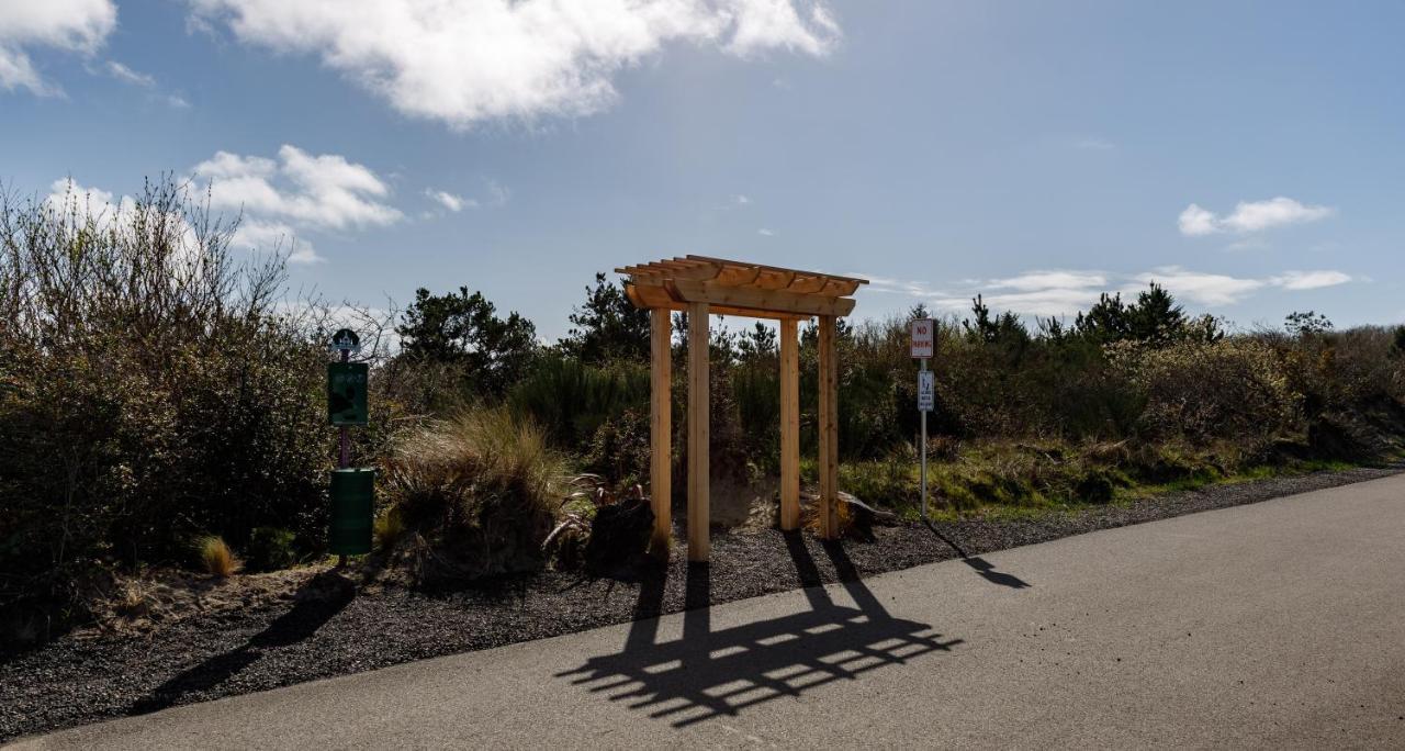 Otter Spotter On The Water Villa Ocean Shores Exterior photo